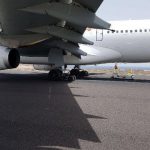 Самолет, совершивший аварийную посадку, заблокировал работу аэропорта Тенерифе