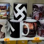 В Германии судят человека за то, что он пытался привезти из Болгарии чашки с изображением Гитлера