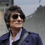 Ронни Вуд, гитарист The Rolling Stones, рассказал о своей борьбе с раком
