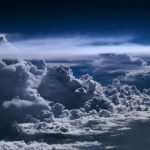 Пилот выложил в Сеть фото штормовых облаков, снятых на высоте 10 000 метров!